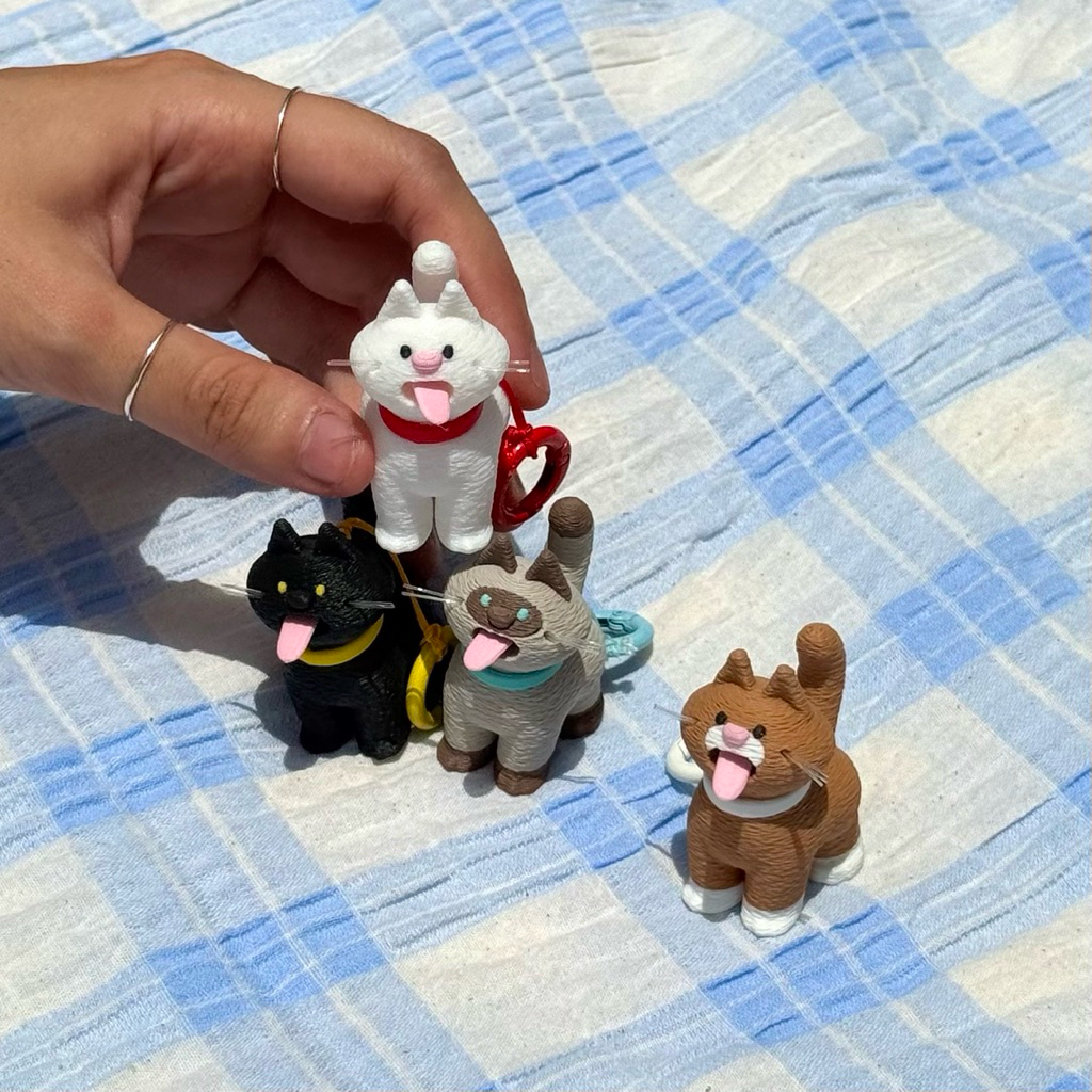 รูปสินค้า licky cat keychain พวงกุญแจแมวเลีย ลิ้นขยับได้ hue original