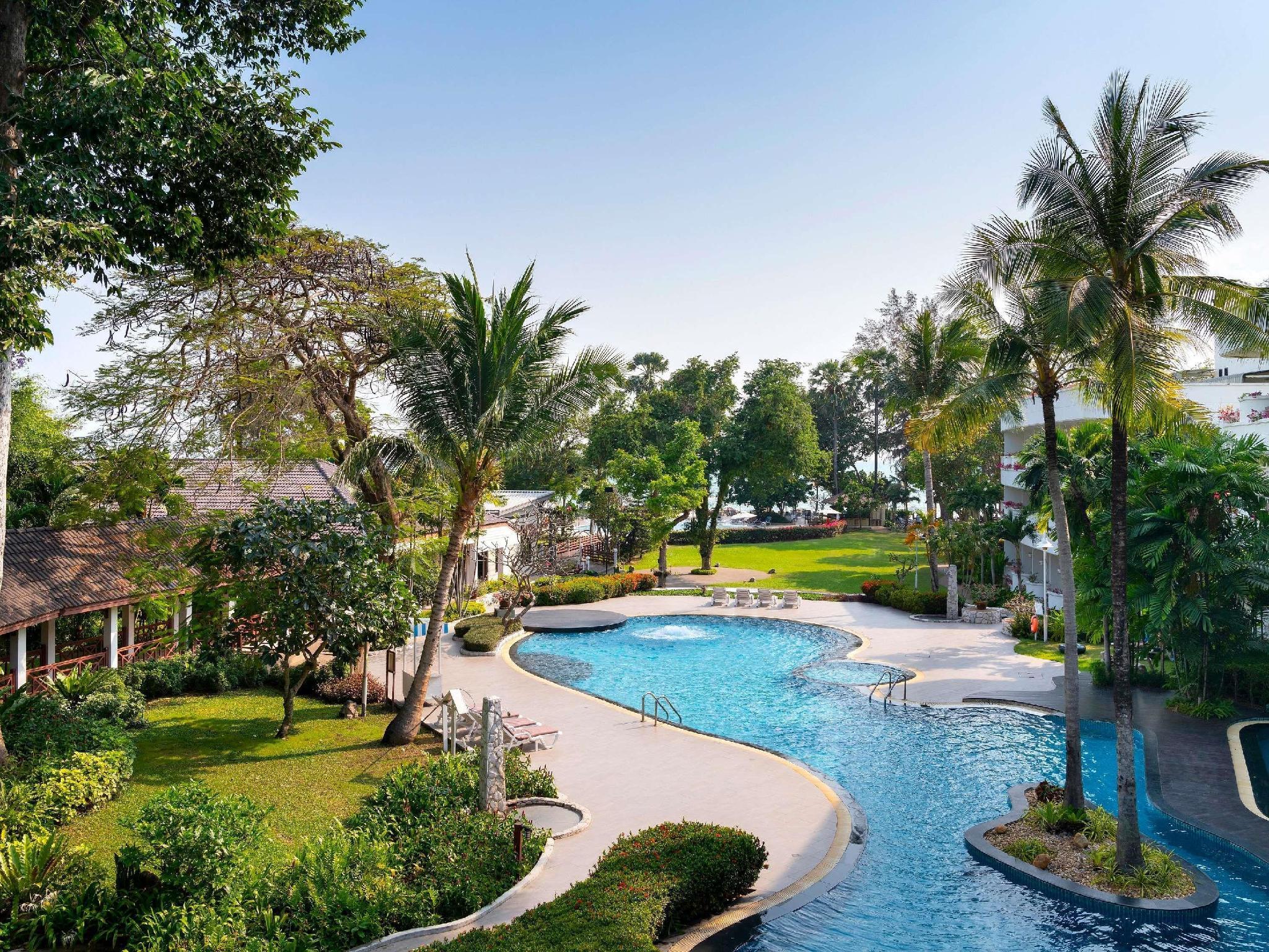 โนโวเทล ระยอง ริมเพ รีสอร์ท (Novotel Rayong Rim Pae Resort)