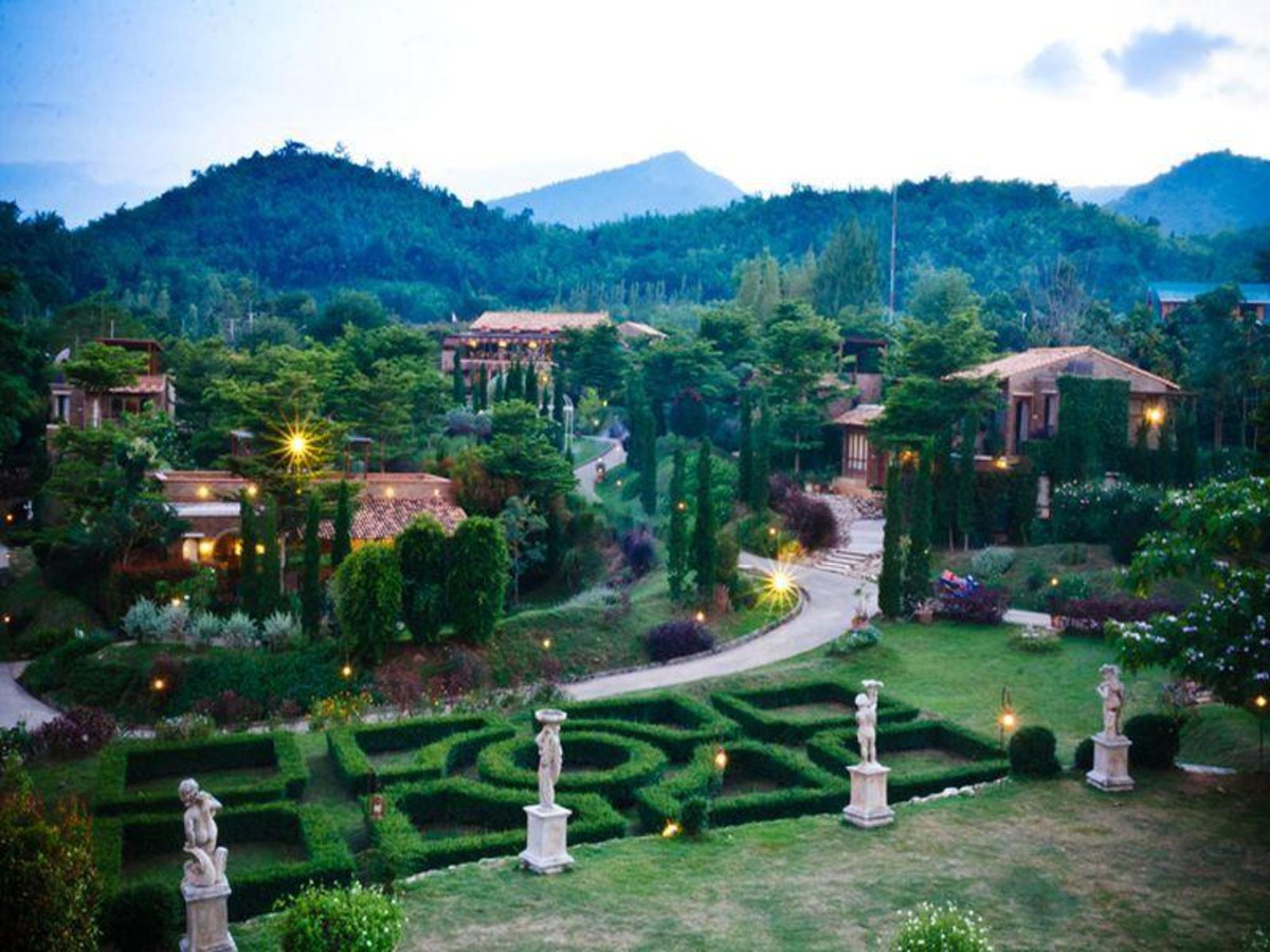 ลา ทอสคาน่า รีสอร์ท (La Toscana Resort)